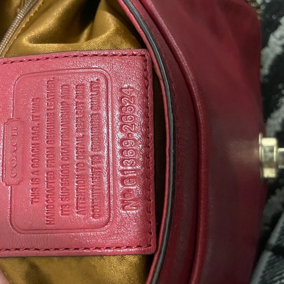 Coach Turnlock 2013 Red Leather Shoulder Bag with Gold Chain - Picture 3 of 10